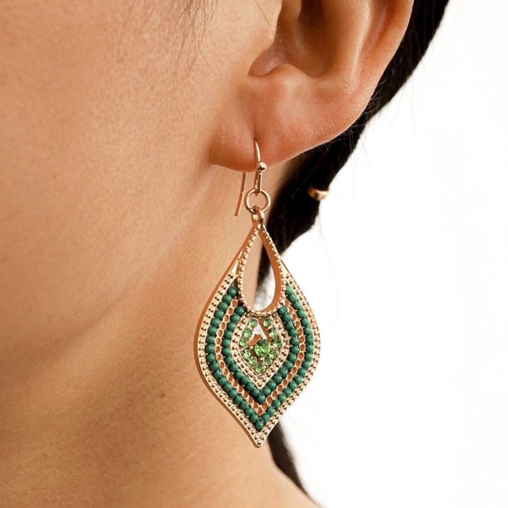 2/$20! Gold/Green Crystal/Bead Drop Earrings - Picture 2 of 7